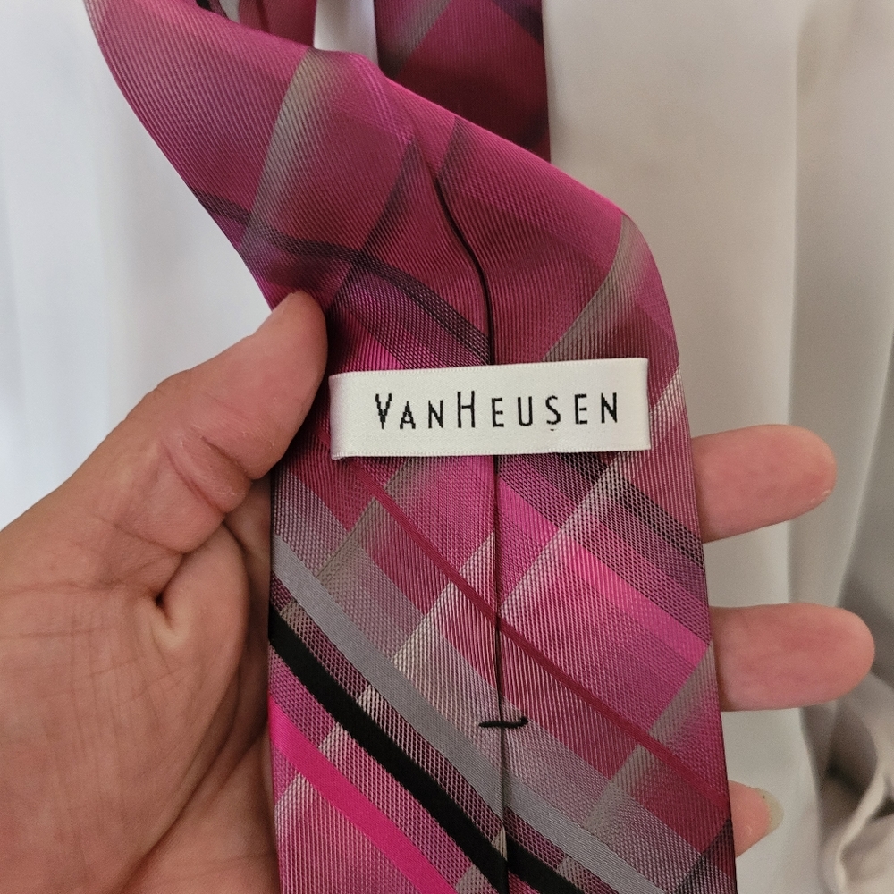Pink Tie - Picture 4 of 4